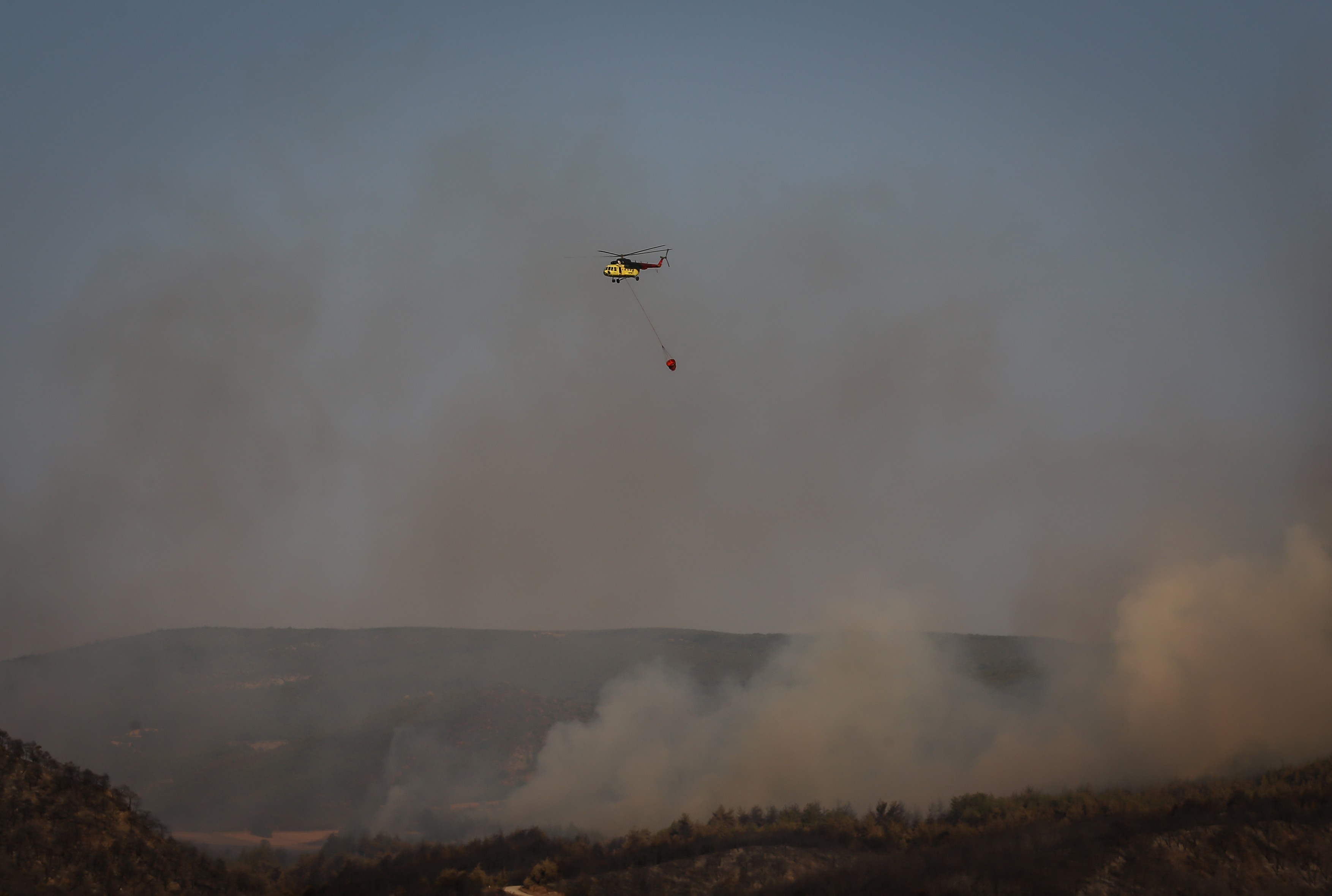 Incendii puternice de vegetație în Antalya, regiune în care mulți români se află în vacanță. Mai multe localități au fost evacuate