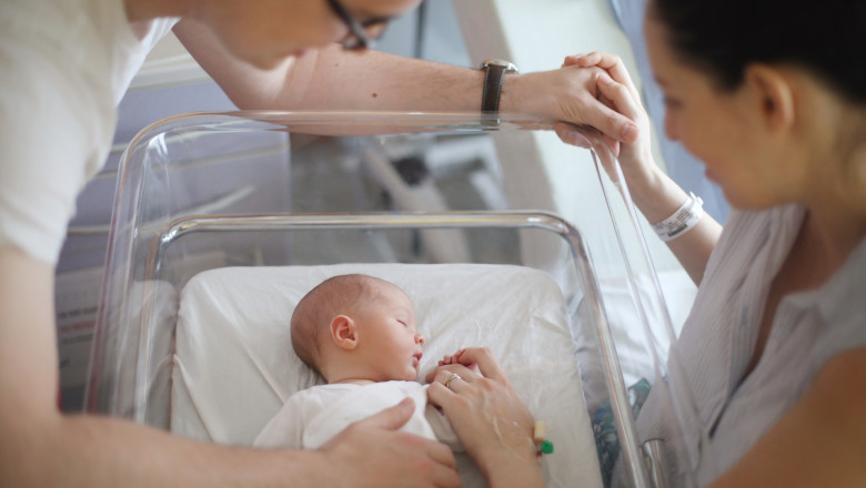 nou-nascut cu parintii in spital