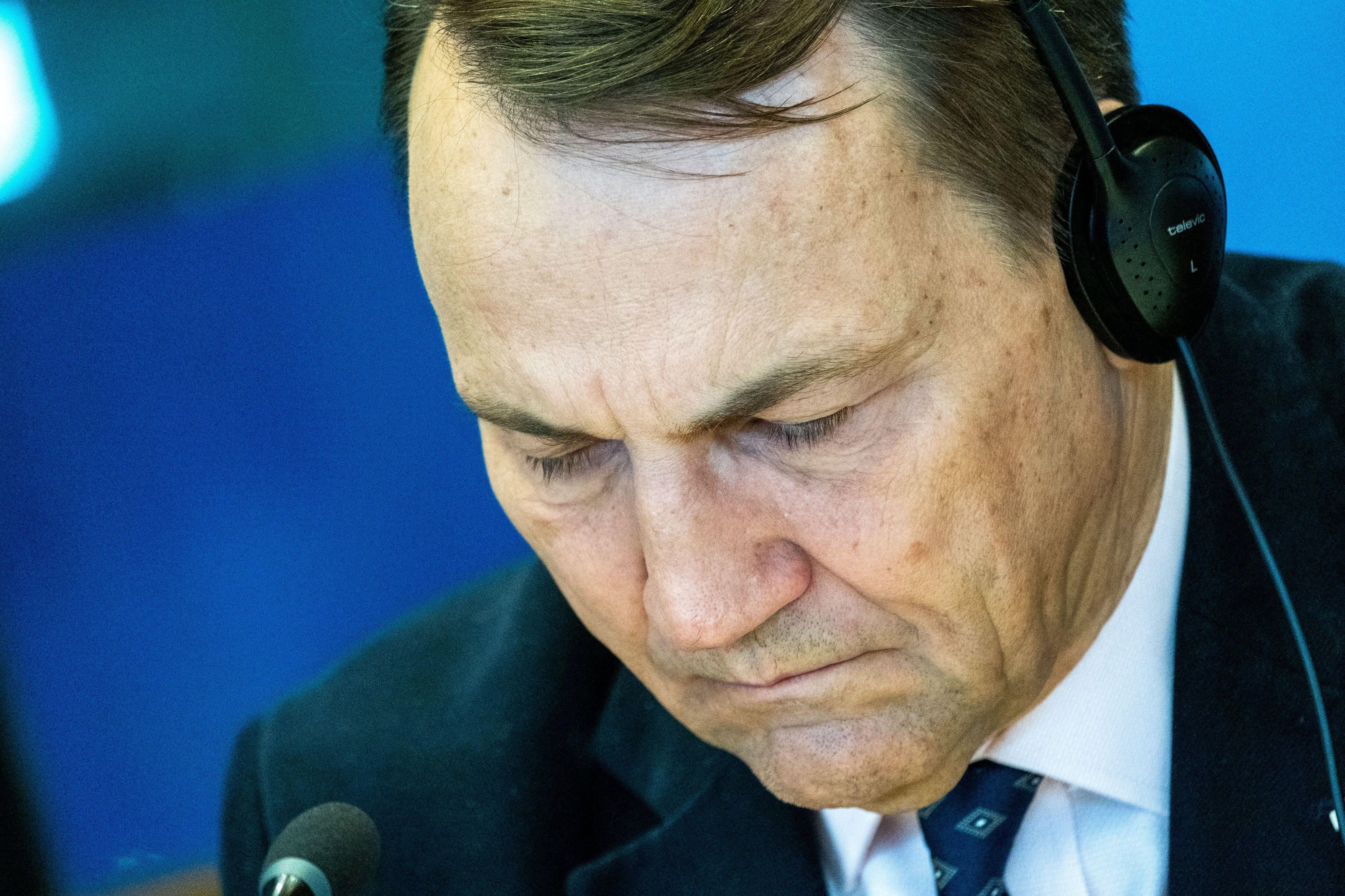 Cum l-a sunat Radosław Sikorski pe Keith Kellogg pentru a debloca armele pentru Ucraina: „Putin își bate joc de eforturile de pace”