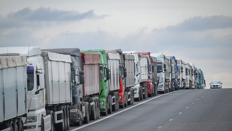Restricţii de circulaţie în 15 judeţe din țară pentru maşinile de mare tonaj, din cauza caniculei