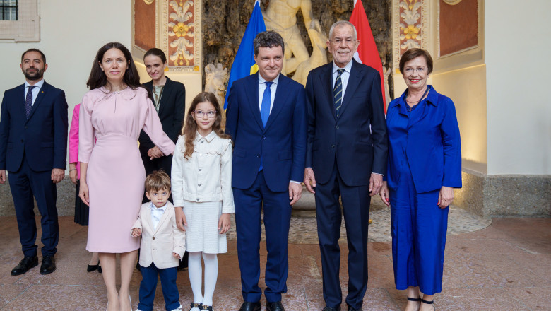 GALERIE FOTO  Nicușor Dan, cu familia în timpul vizitei oficiale în Austria. Șeful statului și partenera sa au participat la un spectacol de operă