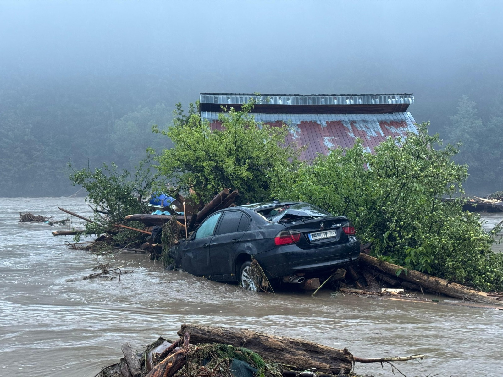 Dragoș Pîslaru spune că reconstrucția zonelor din Neamț și Suceava distruse de inundații ar putea fi făcută cu fonduri europene