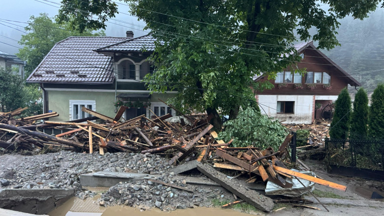 Prefectul judeţului Suceava cere ONG-urilor să nu mai colecteze alimente şi apă pentru sinistraţi: „Avem nevoie de bani”