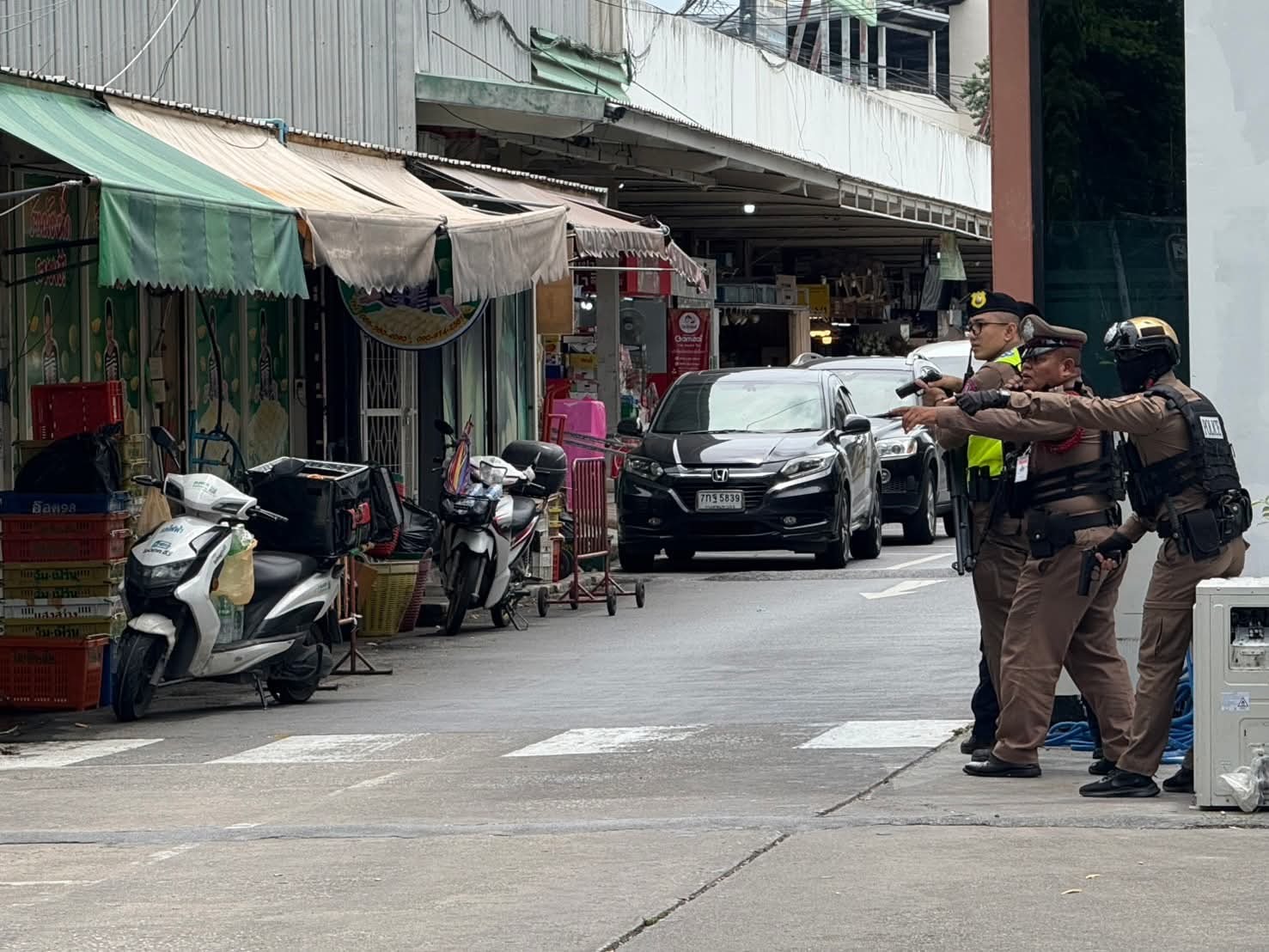 Împușcături într-o piață din Bangkok: cel puțin cinci oameni au fost uciși