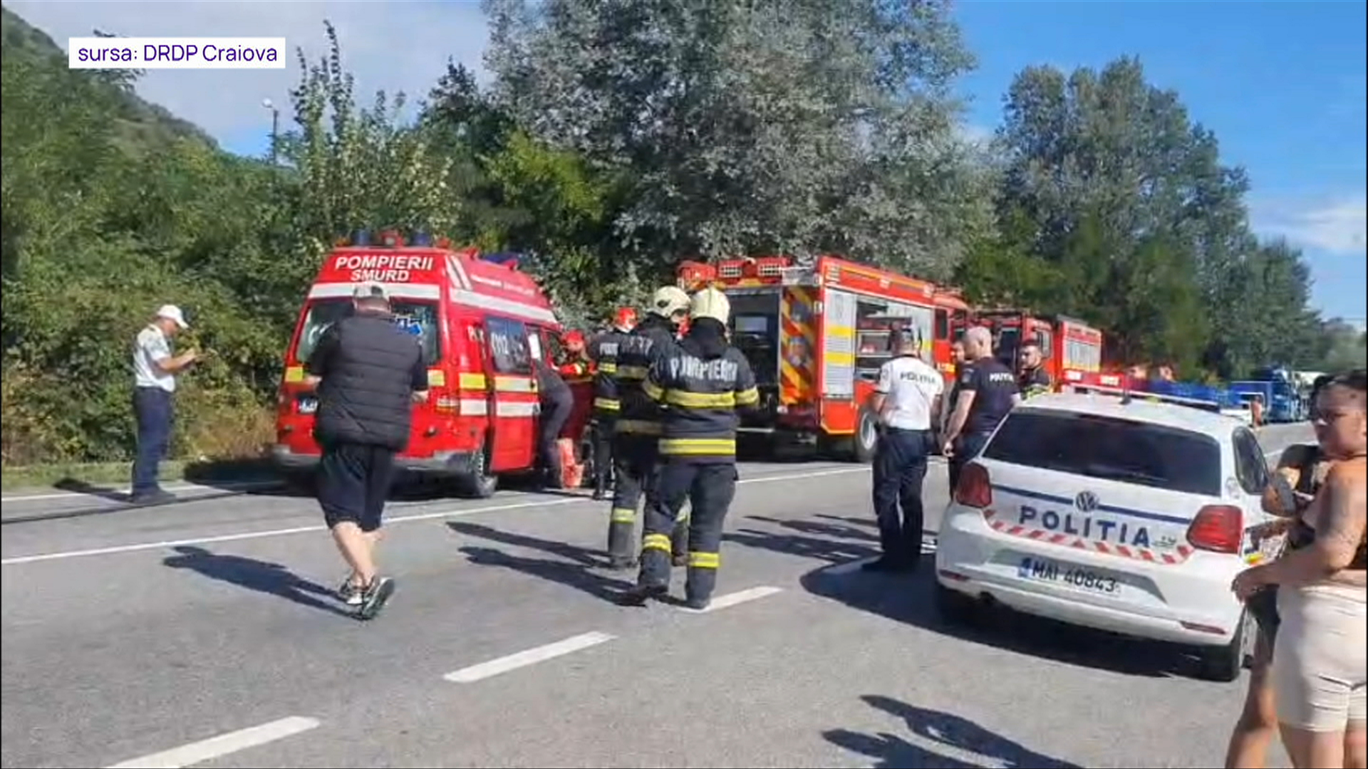 Accident grav între un microbuz și un TIR, în Caraș-Severin. A fost activat Planul Roșu de intervenție