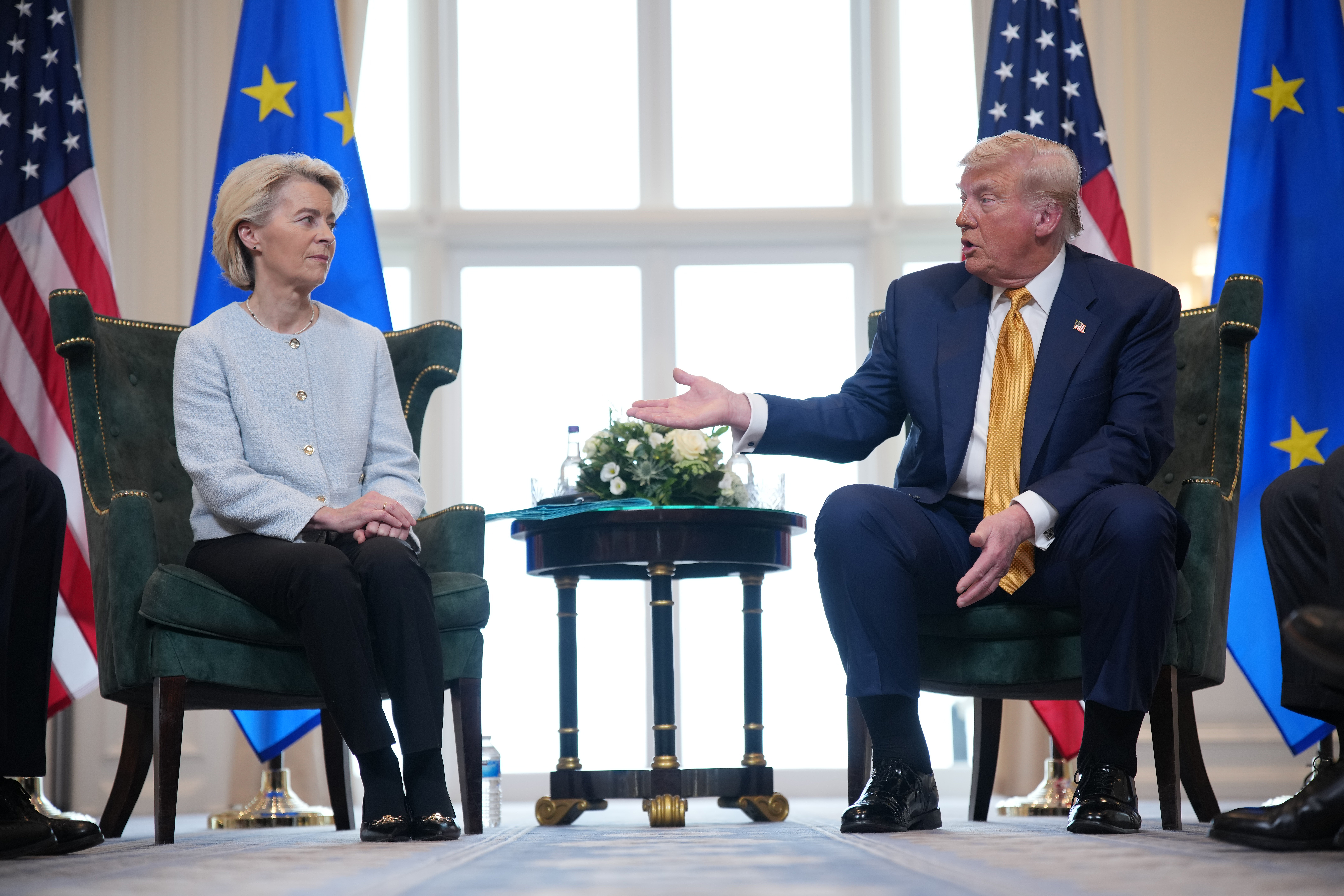 „Vara umilinței”. Europa a cedat de trei ori în fața lui Donald Trump: „America știa că UE e slabă, acum știe și restul lumii” (FT)