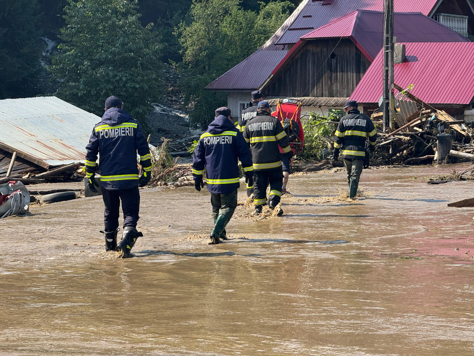 Măsuri de urgență în județele sub cod roșu și cod portocaliu. Raed Arafat: „Activați mesajele RO-ALERT”. Recomandări pentru români