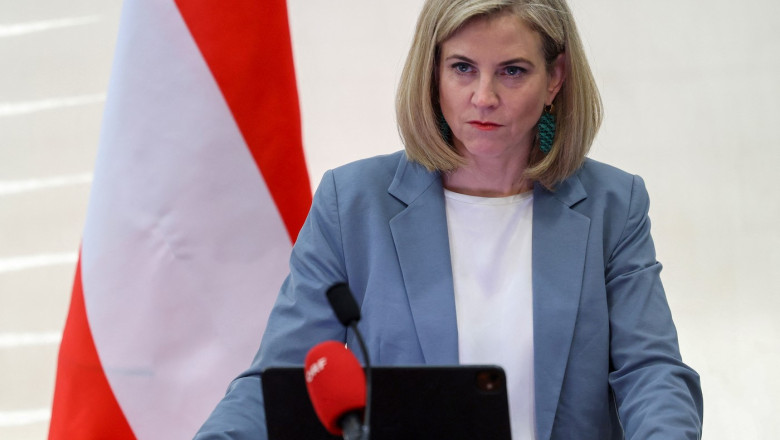 Trump i-a servit Crimeea și estul Ucrainei „pe tavă” lui Putin, afirmă ministrul de Externe al Austriei
