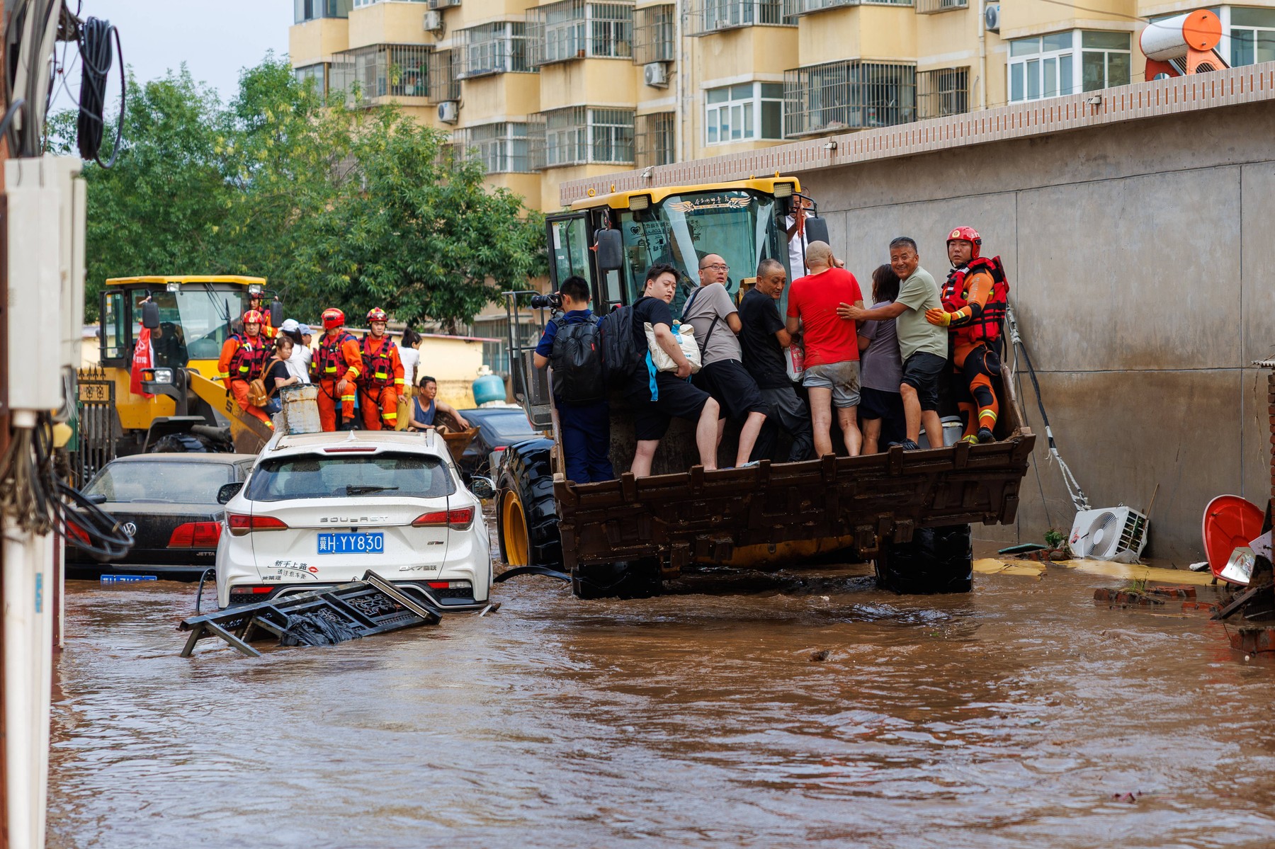Ploi şi inundaţii în China. Furtunile violente au ucis 30 de persoane și peste 80.000 au fost evacuate la Beijing