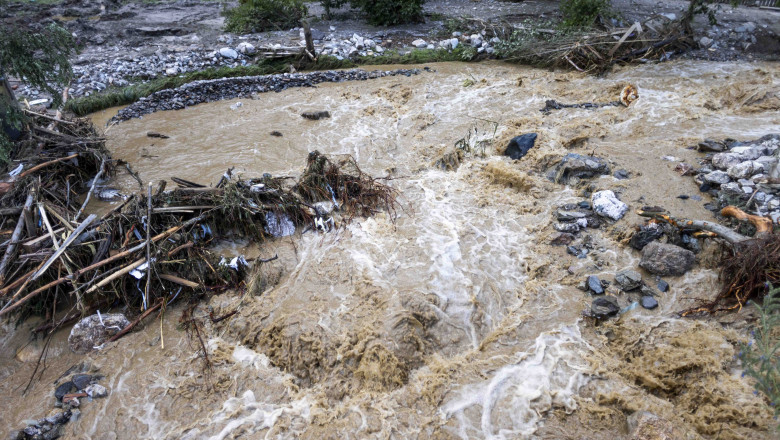 ILUSTRATIE_INUNDATII_03_INQUAM_Photos_Casian_Mitu