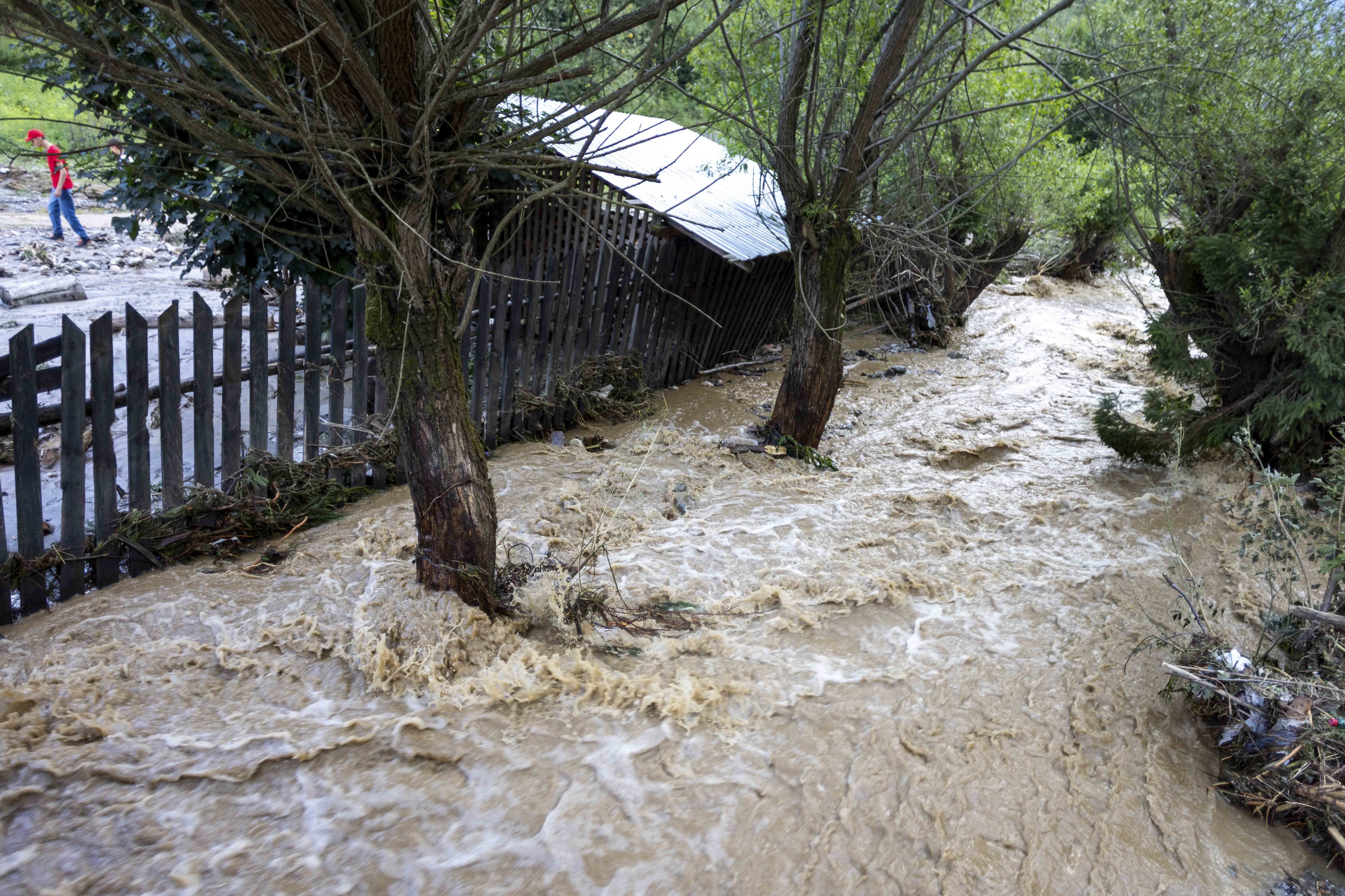 Noi alerte de la hidrologi: risc de viituri și creșteri de debite pe râuri în mare parte din țară. Județele Suceava și Neamț, vizate