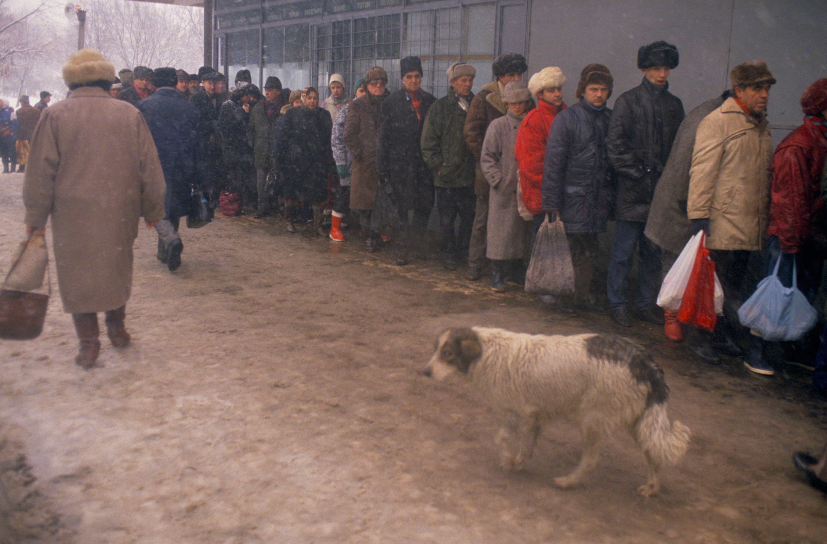 Bucureştiul anului 1989 filmat cu camera ascunsă. Filmări inedite care nu au mai fost prezentate până acum în țară