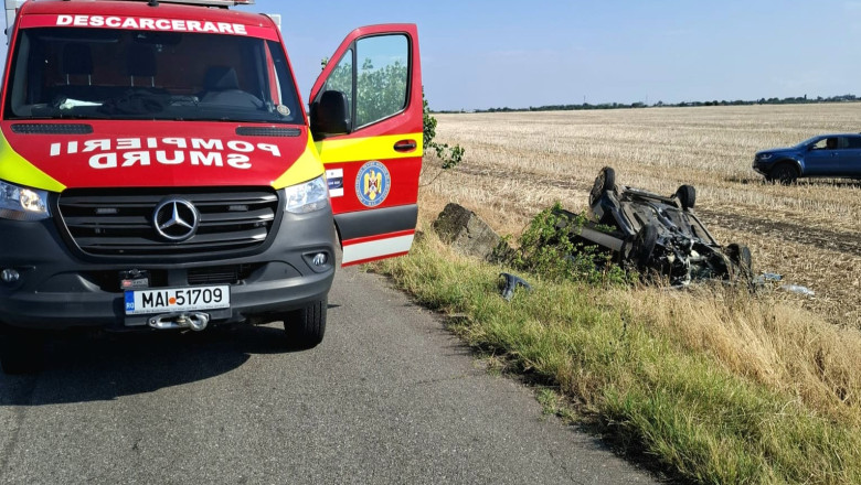 Accident grav în Olt, după ce un șofer în vârstă de 77 de ani ar fi adormit la volan. Soția bărbatului a murit