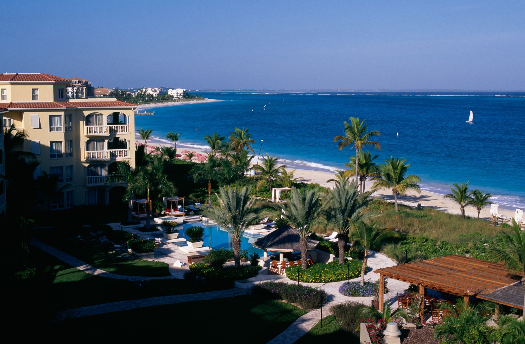 Violențele dintre găștile mafiote au cuprins un paradis turistic din Caraibe. Atac armat fără precedent în insulele Turks și Caicos