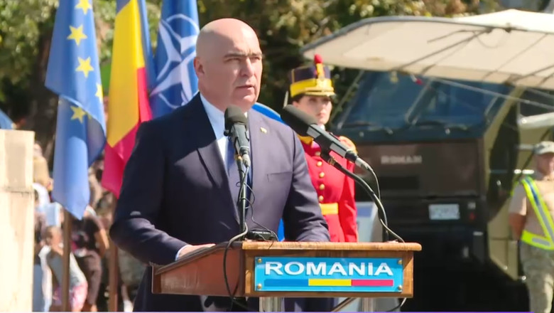 VIDEO  Ilie Bolojan și Nicușor Dan, mesaje de Ziua Aviației Române: „Avem oameni care îşi fac treaba zi de zi, în uniformă sau în civil”