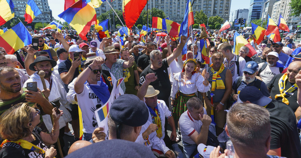 Amenzi și rețineri după protestul din Piața Victoriei