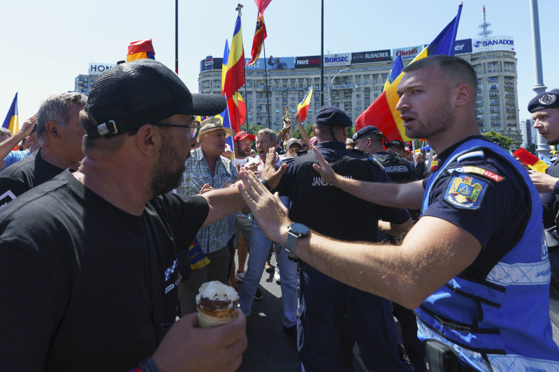 INSTANT_VIOLENTE_PROTEST_AUR_03_INQUAM_Photos_Tudor_Pană