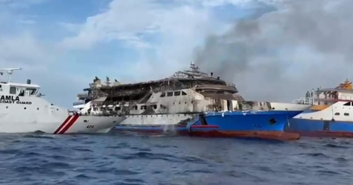 Un feribot a luat foc în Indonezia, 568 salvati, 3 morti