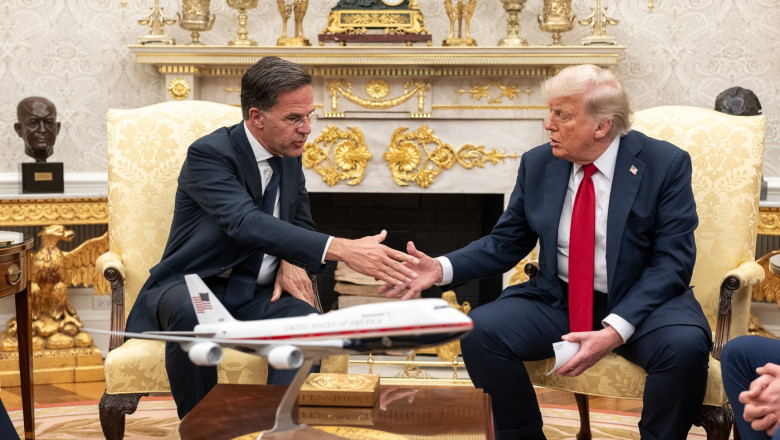 Cum a poleit Trump cu aur Biroul Oval. Mini Versailles-ul de la Casa Albă