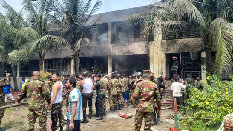 VIDEO  Un avion militar de antrenament s-a prăbușit într-un campus școlar din Bangladesh. Cel puțin o persoană și-a pierdut viața