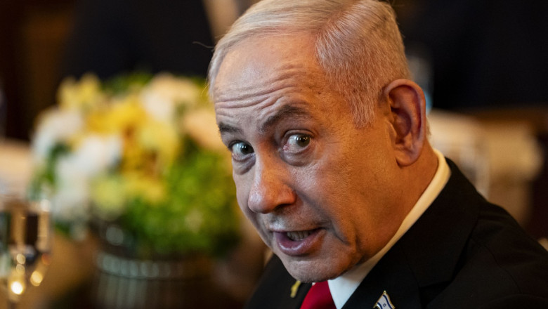 „E ca un nebun. Bombardează tot timpul”. Echipa lui Trump, tot mai îngrijorată de Netanyahu după atacurile din Siria