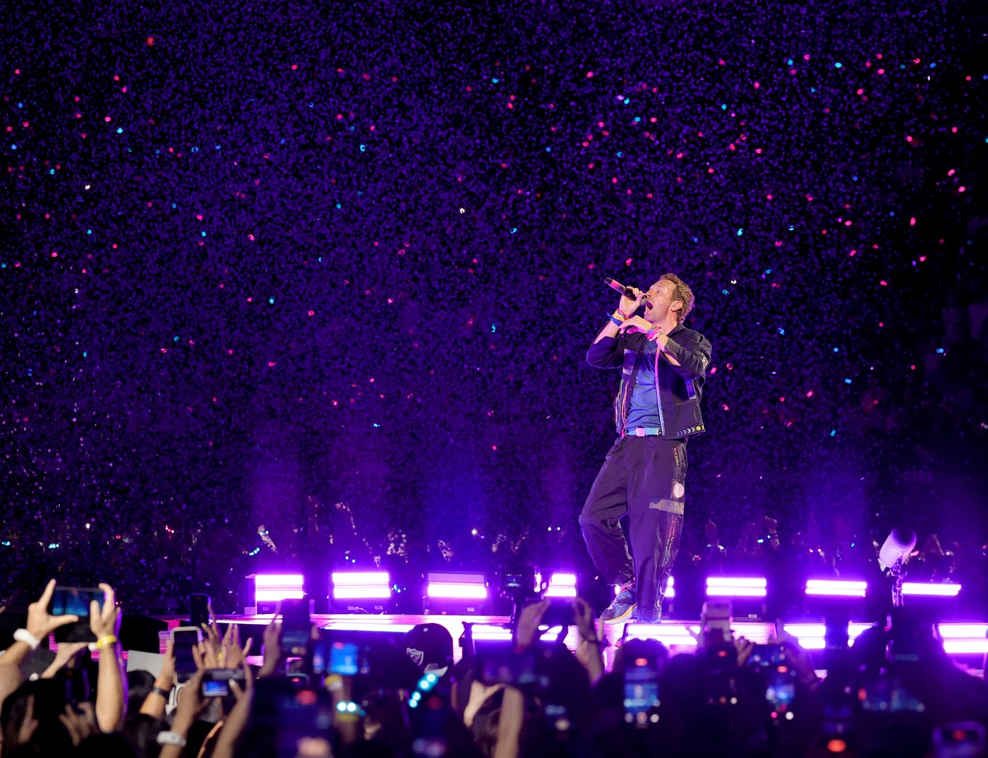 Mesajul solistului Coldplay, la primul concert după momentul viral în care CEO-ul Astronomer a fost filmat îmbrățișându-și colega