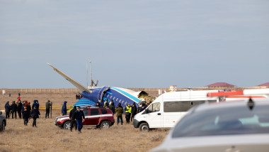 PhotoFlash | Azerbaijan Airlines plane from Baku crashes near Kazakhstan's Aktau