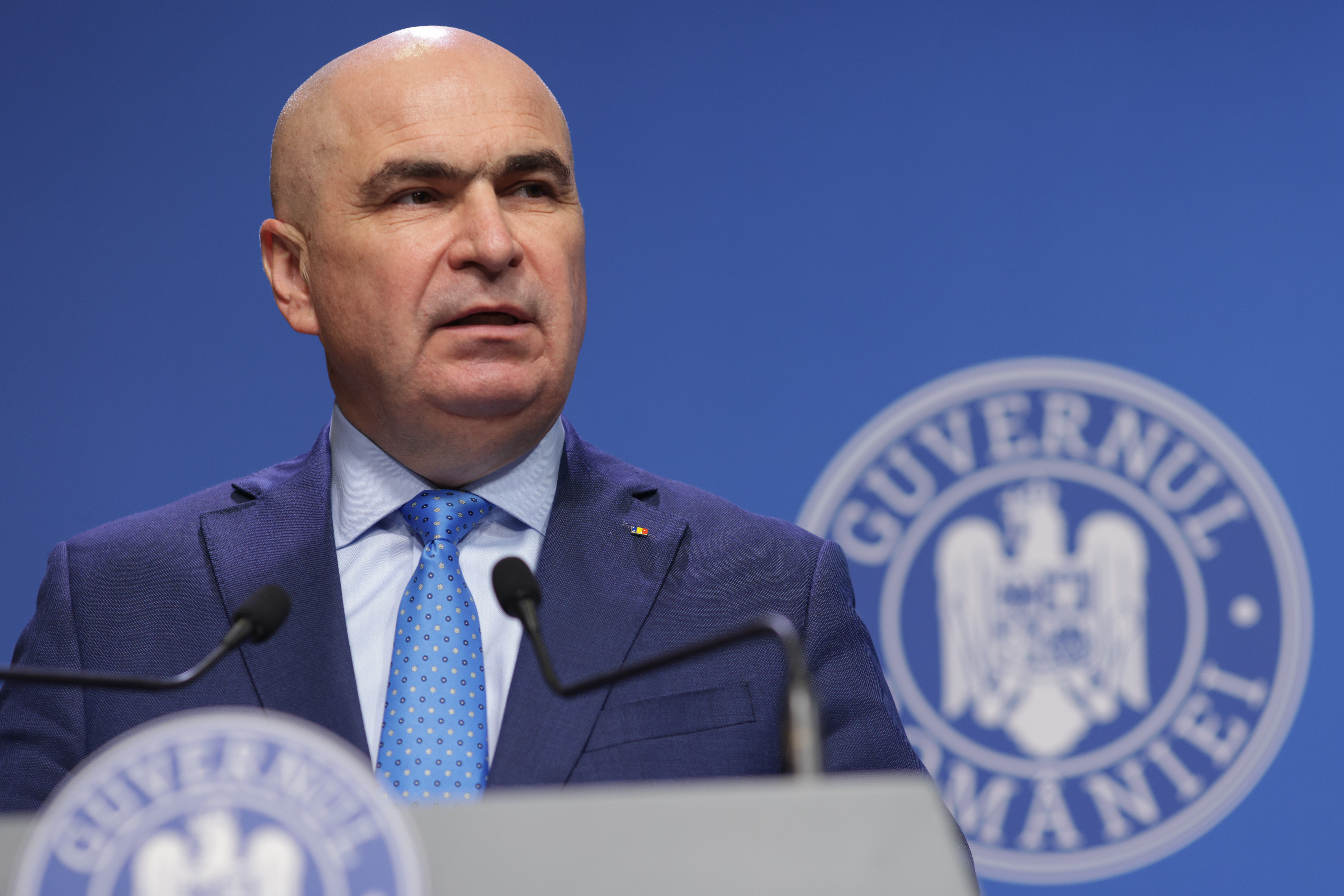 Ilie Bolojan și vicepremierul Dragoș Anastasiu susțin azi, la 17:00, o conferință de presă despre reforma companiilor de stat
