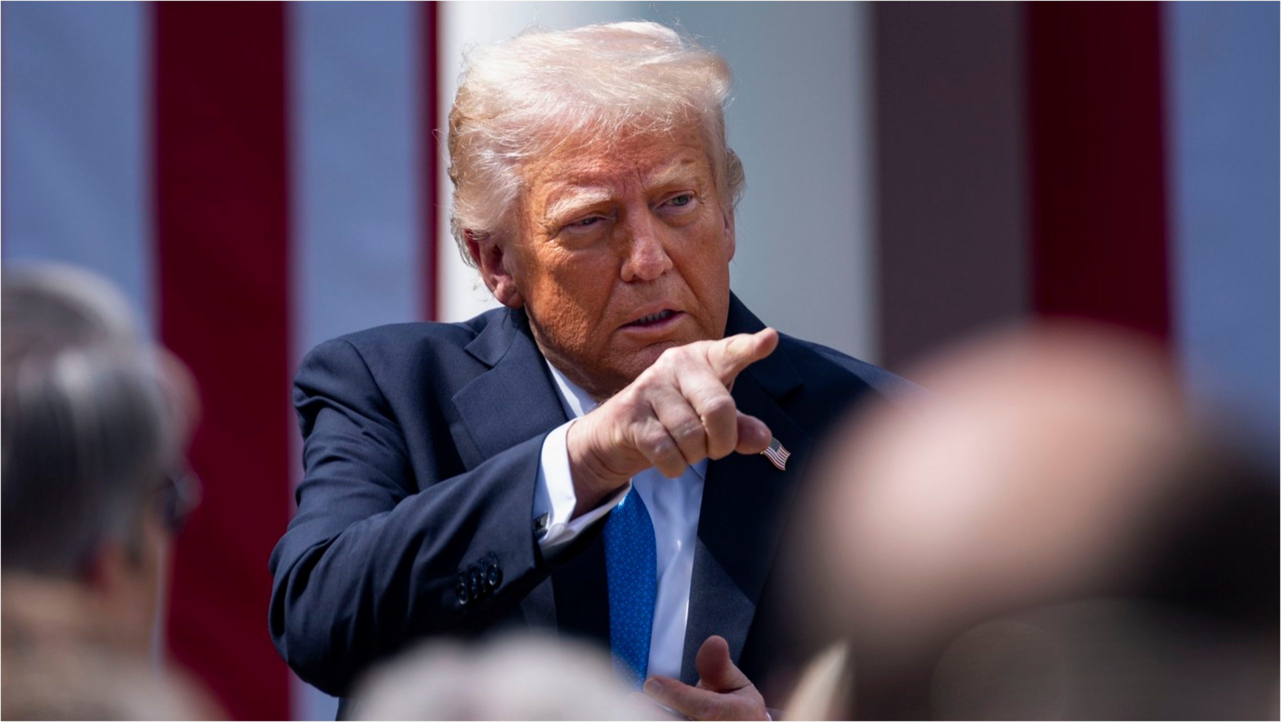 Trump amenință Iranul că bombardează din nou siturile nucleare „dacă va fi necesar”