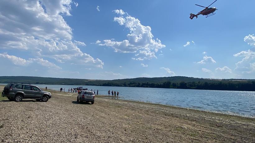 Băiat de 16 ani, dispărut în Dunăre, în județul Dolj: patru scafandri și un elicopter SMURD îl caută