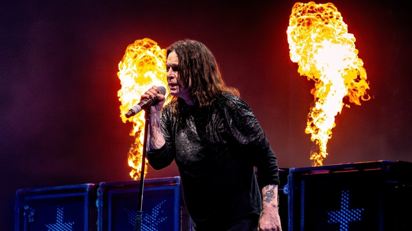Ozzy Osbourne, o viață trăită pe scenă. Biografia legendei rock care a influențat generații întregi