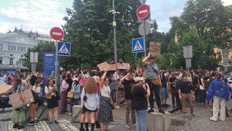 Proteste la Kiev. Furia creşte în Ucraina după ce Zelenski a promulgat legea ce vizează reducerea puterii organismelor anticorupție