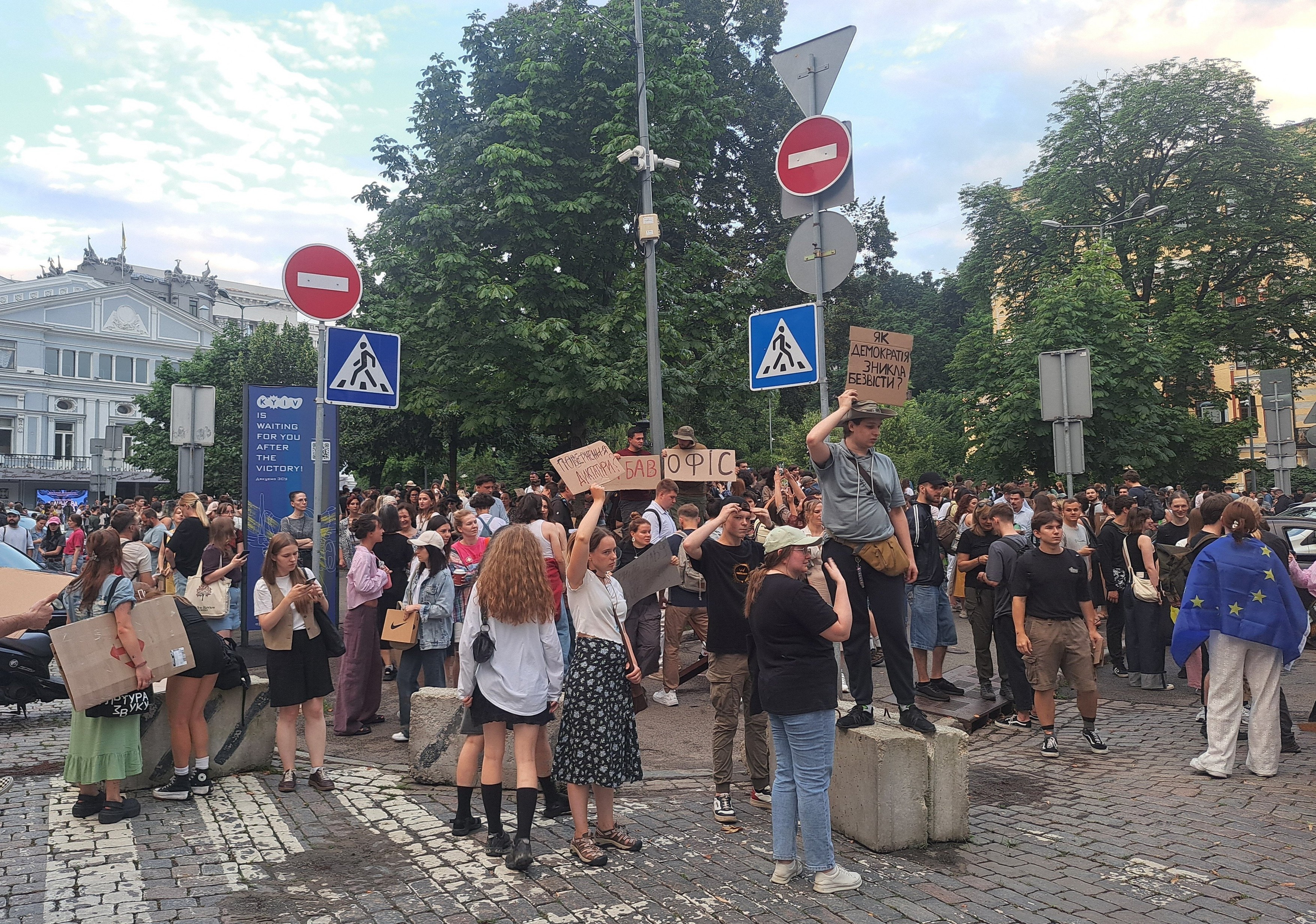 Proteste la Kiev. Furia creşte în Ucraina după ce Zelenski a promulgat legea ce vizează reducerea puterii organismelor anticorupție