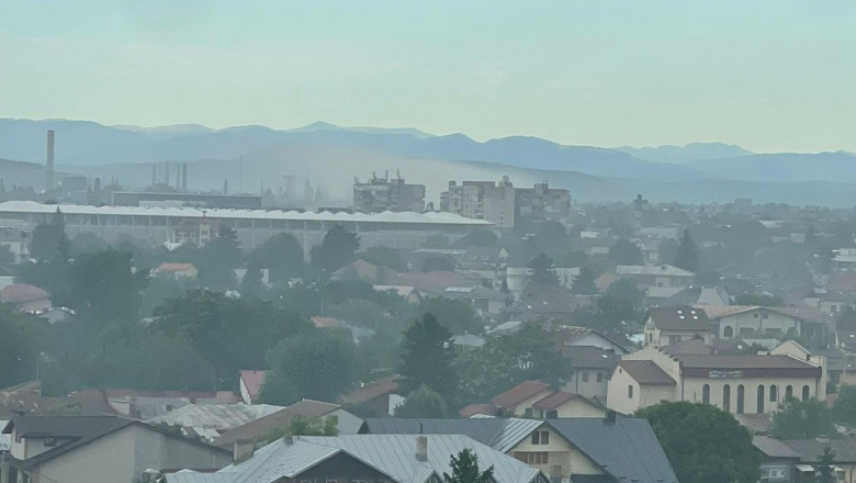De ce miroase a cauciuc ars la Ploiești și ce e „ceața densă” din zonă: explicațiile Gărzii de Mediu