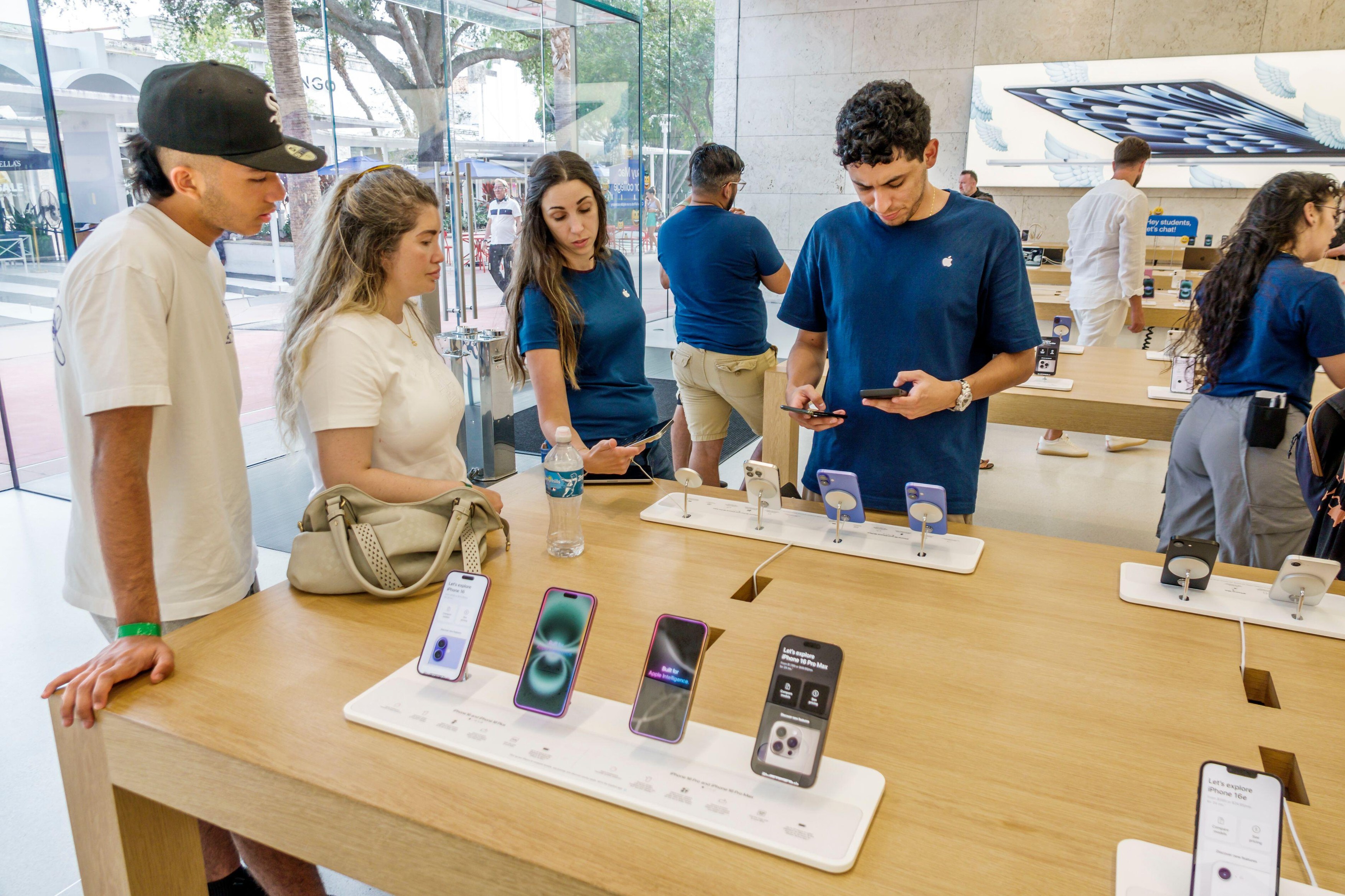China nu mai este principalul exportator de smartphone-uri către SUA. Ce țară ocupă acum locul 1. „Creșterea este spectaculoasă”