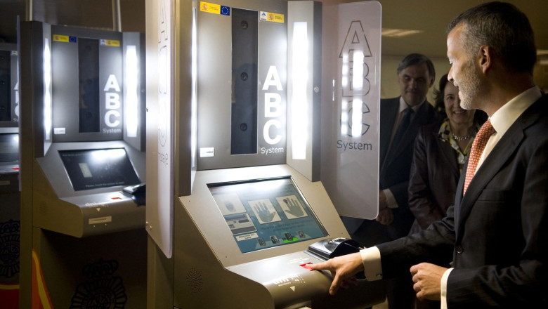 Nou sistem biometric la frontiere pentru vizitatorii din afara UE: Ce se schimbă din octombrie