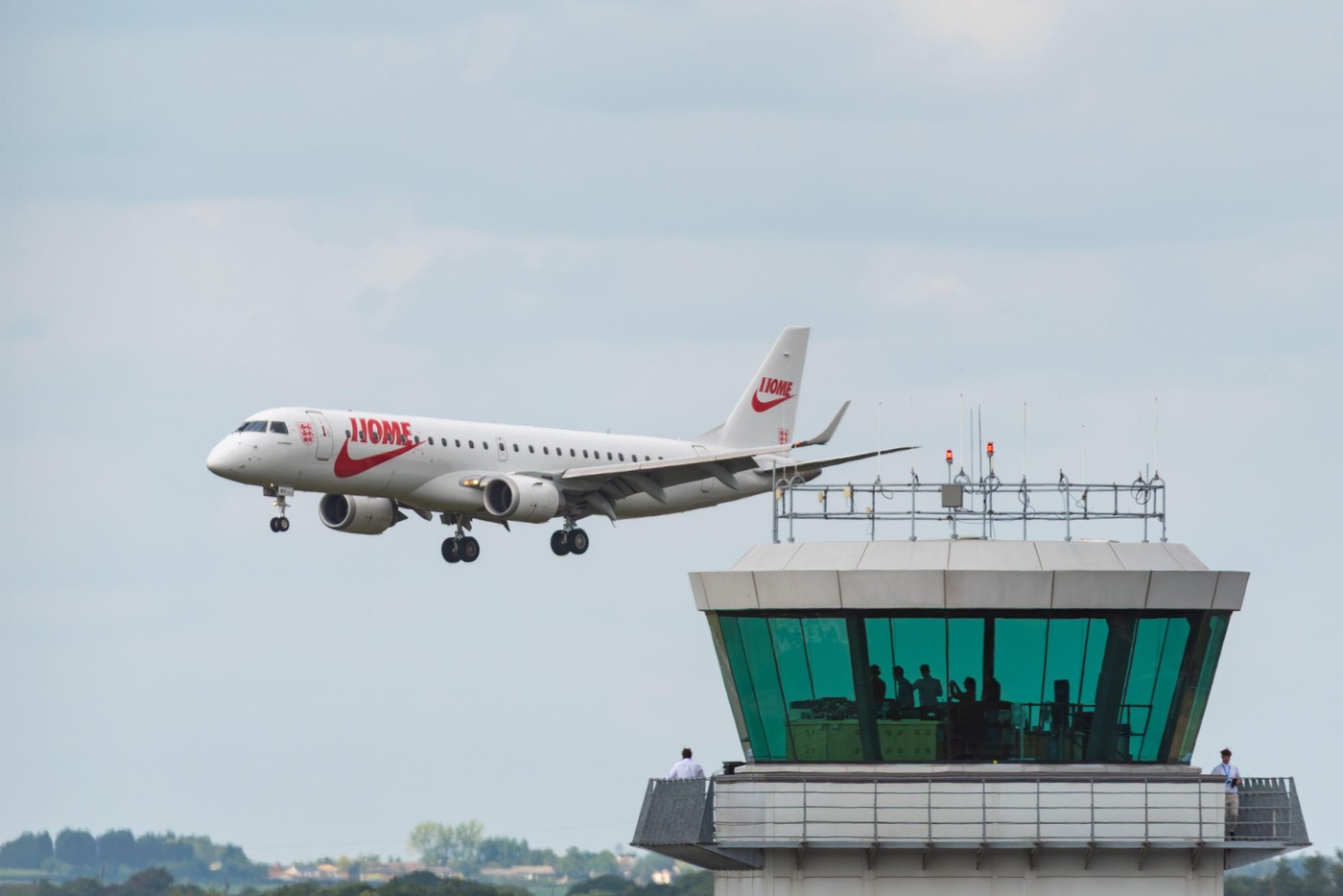 Defecțiune tehnică majoră la sistemul de control al traficului aerian din Marea Britanie. Mai multe aeroporturi au fost afectate