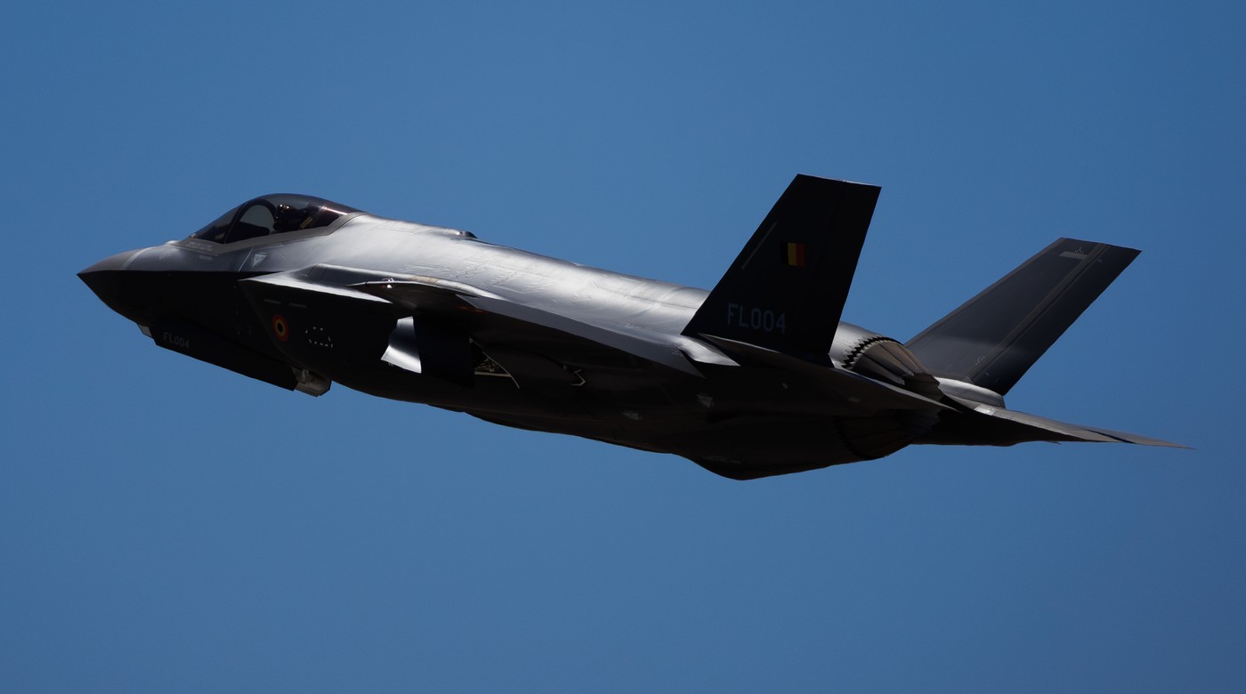 Un avion F-35 al Marinei SUA s-a prăbuşit în California. Pilotul a reuşit să se catapulteze în siguranţă