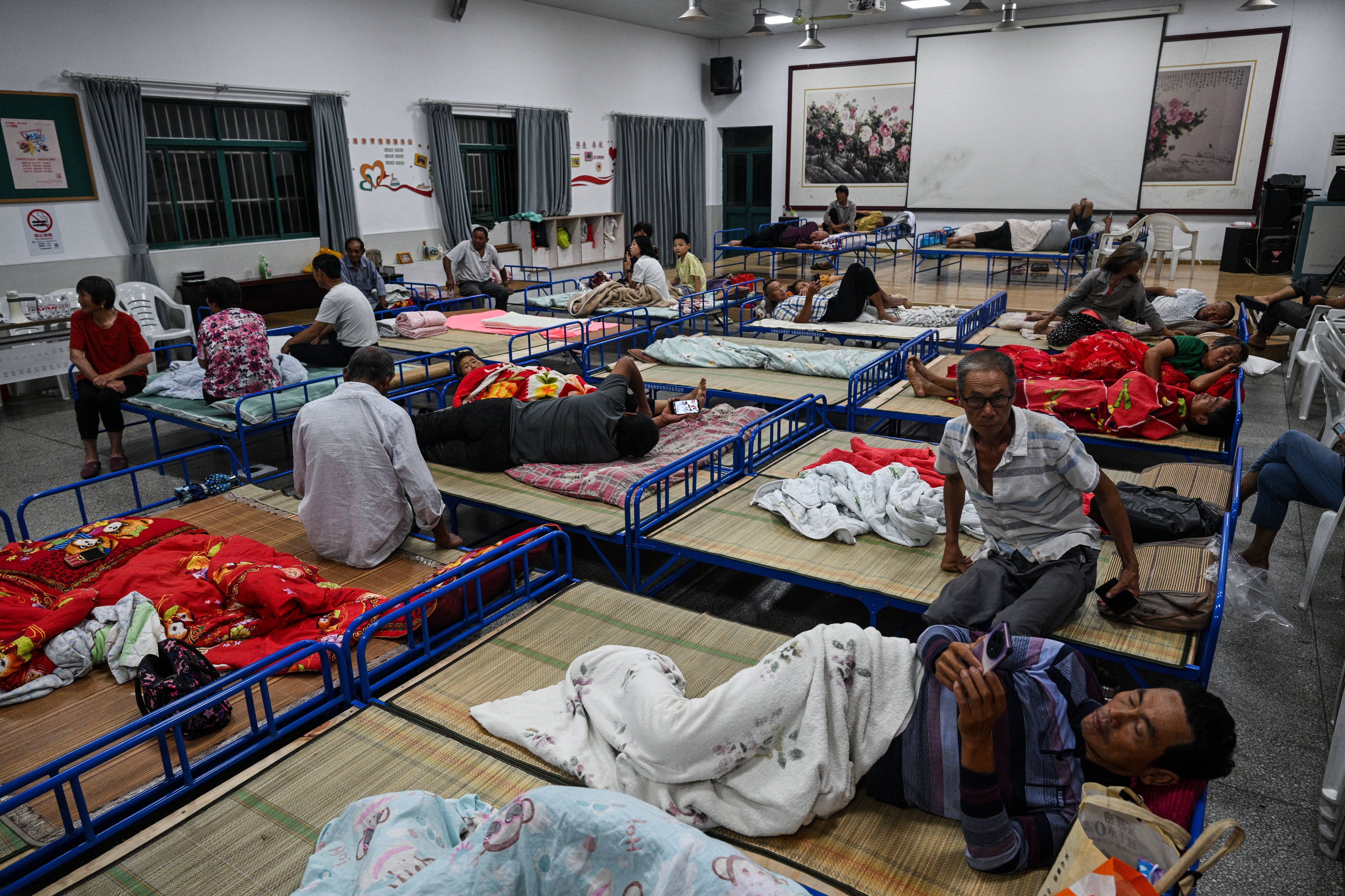 Taifunul Co-May a dus la evacuarea a peste 280.000 de oameni și la anularea a 640 de curse aeriene în Shanghai