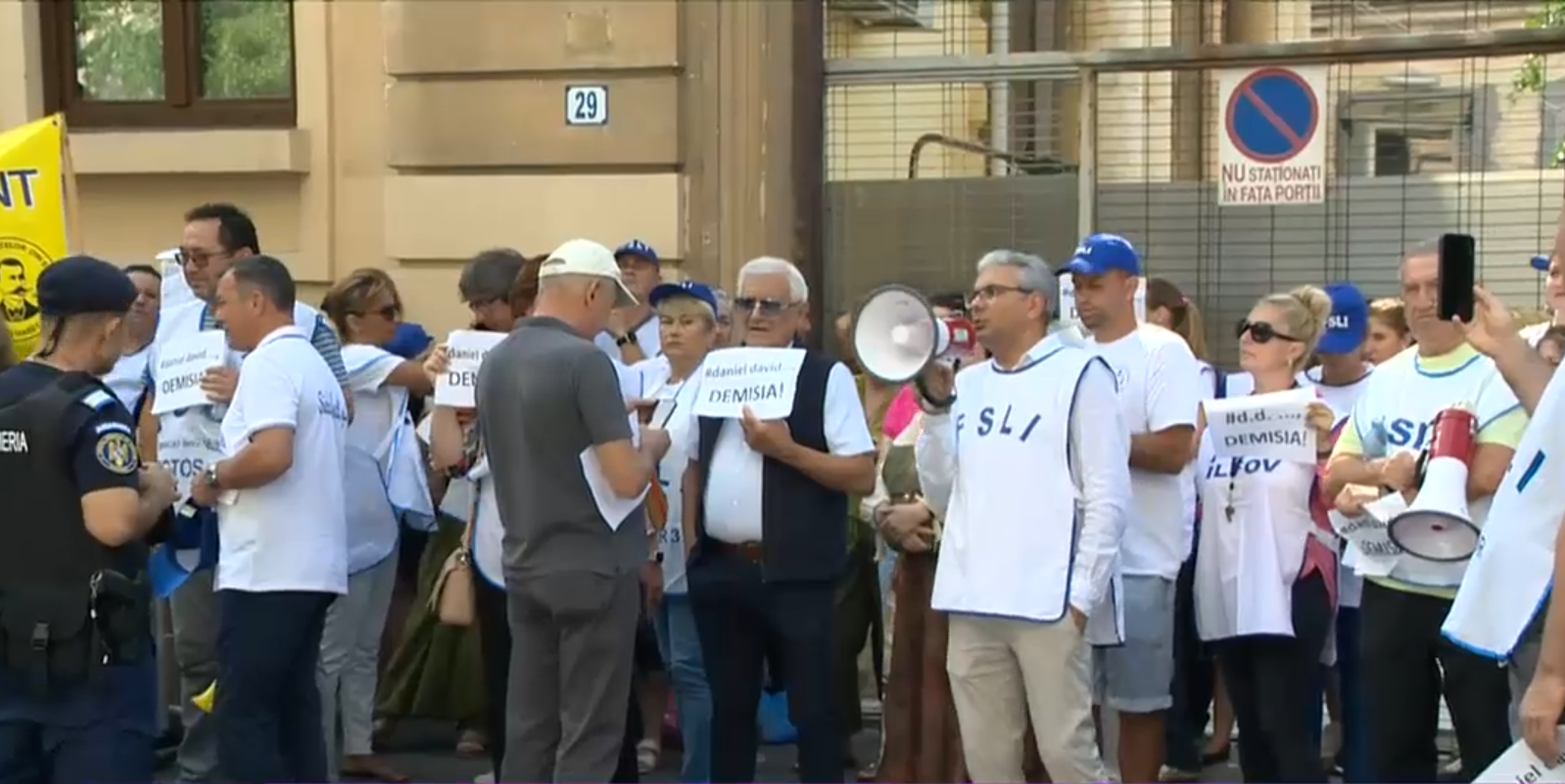 A doua zi de proteste în fața Ministerului Educației. Sindicaliștii amenință că suspendă activitatea didactică