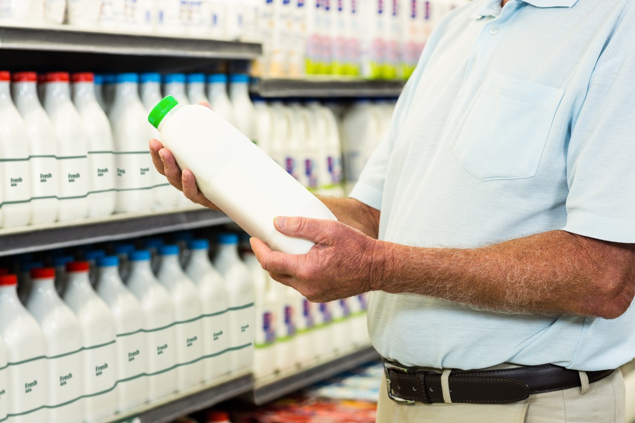 ANPC a dat amenzi de 2,6 milioane de lei comercianților de lapte şi produse lactate din toată țara. Ce nereguli au fost descoperite