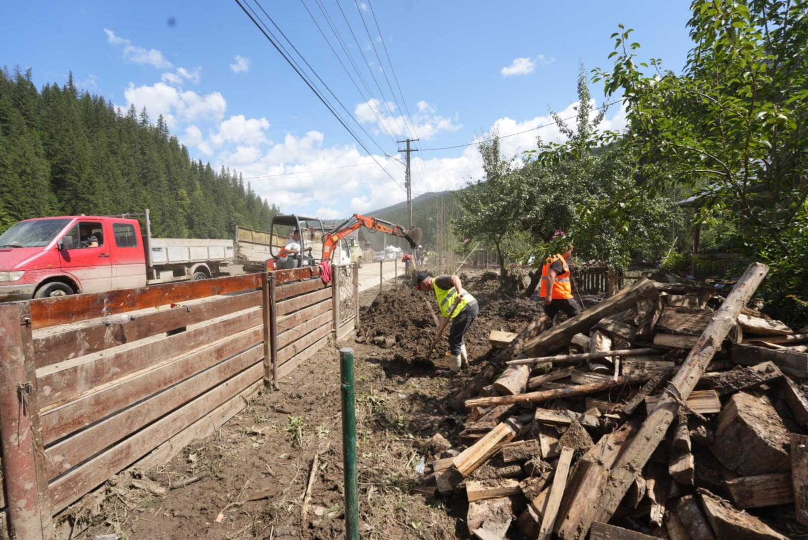 România, lovită de fenomene extreme: pompierii au avut 1.700 de intervenții într-o singură zi