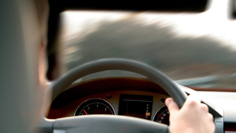 VIDEO  Un adolescent de 17 ani din Timișoara a furat un microbuz și a făcut accident. Minorul se afla sub influența alcoolului