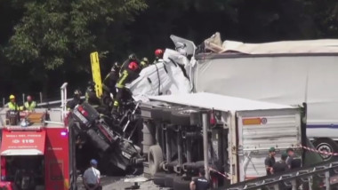 echipe de interventia la un accident din italia