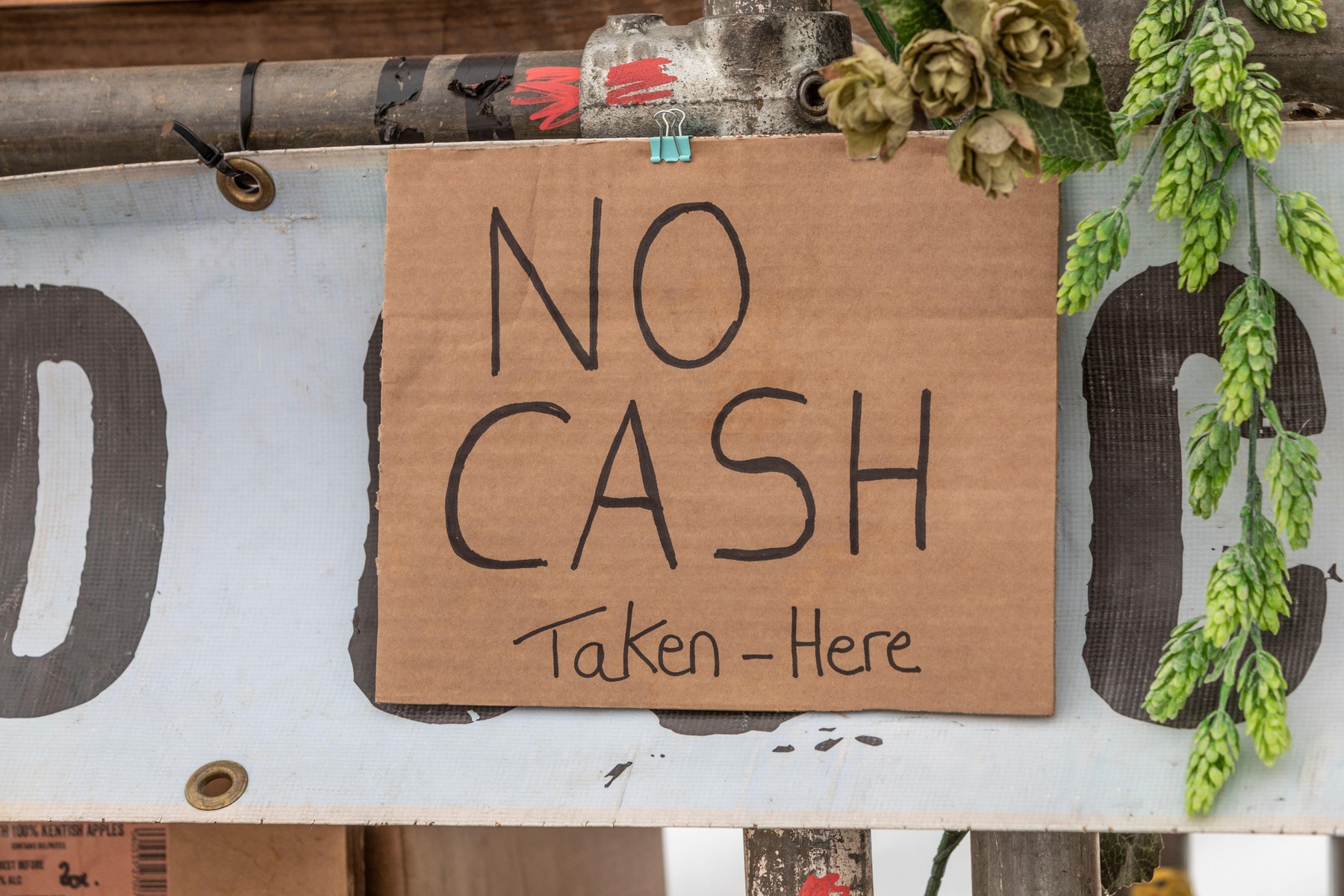 UE impune o limită pentru plățile cash, de anul viitor. Adrian Negrescu: „În România funcționează deja această regulă”