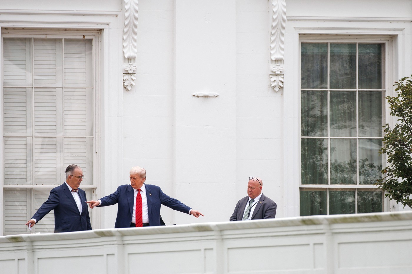 De ce s-a urcat Donald Trump pe acoperișul unei clădiri din complexul Casei Albe și gluma „nucleară” pe care a făcut-o