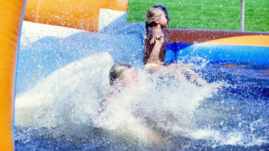Tobbe dancing at the Stuif- Stuif, Haarlem, The Netherlands, 10-08-1998 Whizgle News, Dutch Desk, The Netherlands, 1950-2000 Two children joyfully splash into a pool from a vibrant inflatable slide, sending water flying in all directions as they enjoy a s