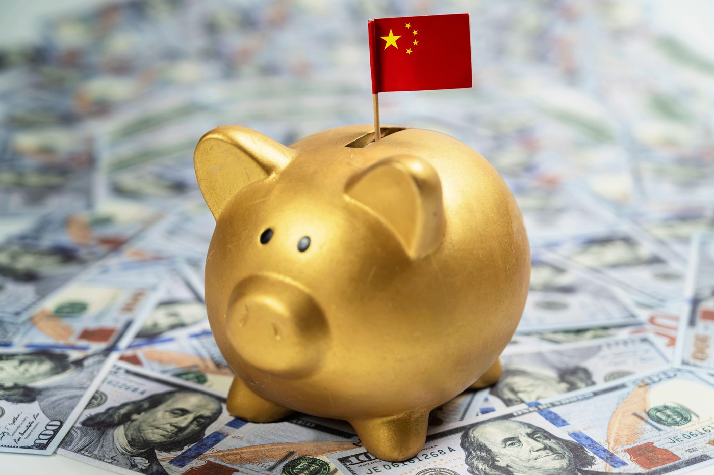 China ironizează modelul economic american: „Consum mare, depozite bancare mici”