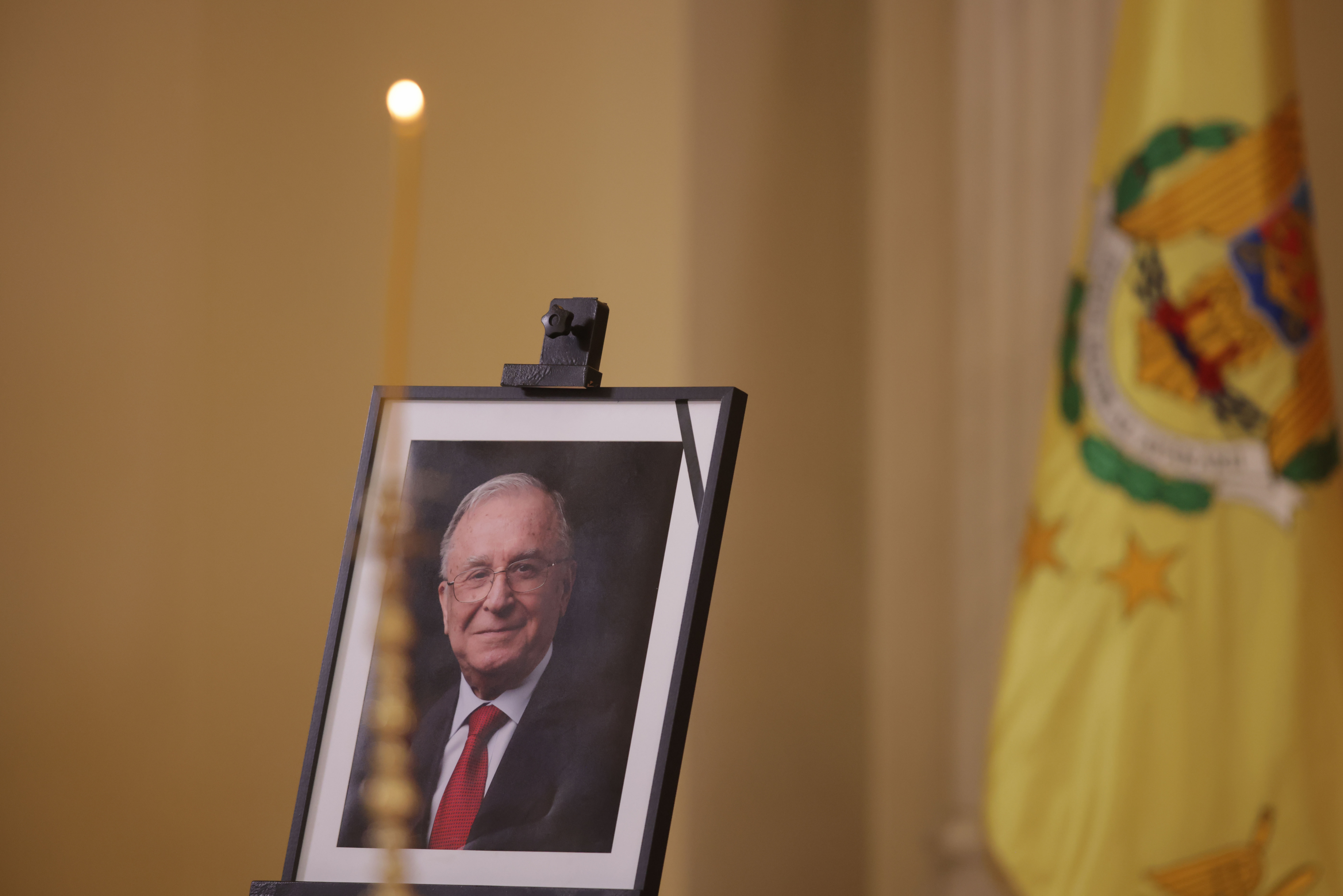 Funeraliile lui Ion Iliescu: politicieni, ambasadori, dar și simpli cetățeni i-au adus omagii fostului președinte