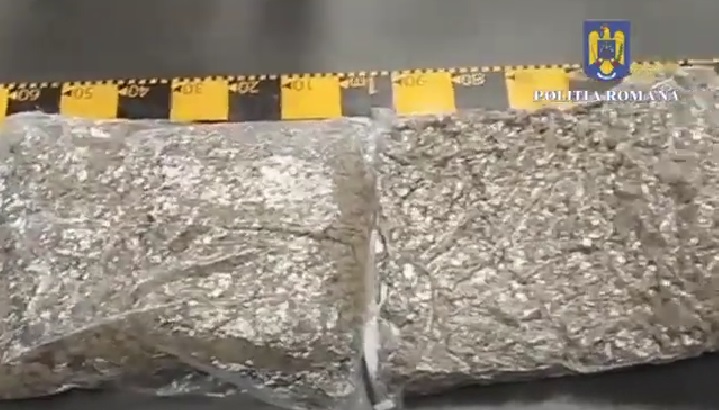 Un tânăr din Arad a fost prins în flagrant în timp ce ridica 13 kilograme de droguri sosite prin curier din Spania